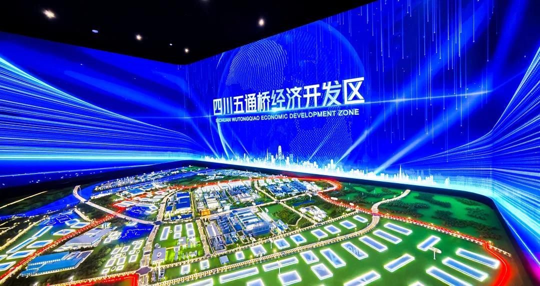 《聚光成谷》——三折幕数字总规沙盘