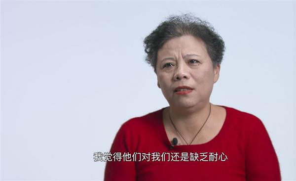 被互联网遗弃的人：父母还没老 怎么就开始变笨了？